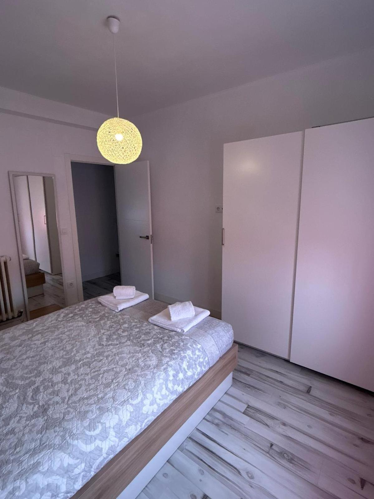 Apartamentos El Conde Santo Domingo De La Calzada Dış mekan fotoğraf